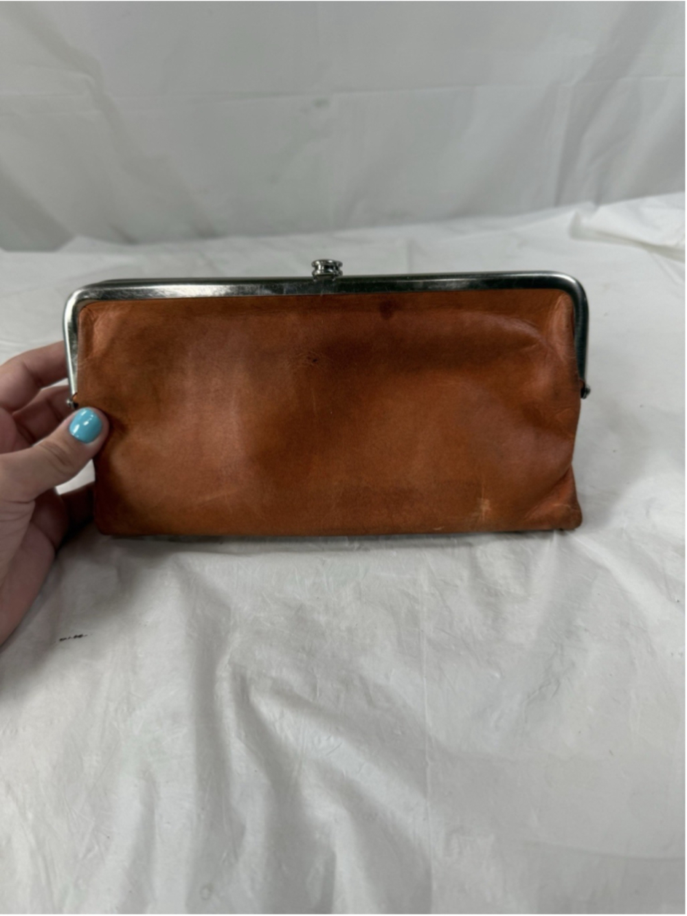 HOBO The Original Lauren Orange Clutch Wallet - Picture 2 of 15